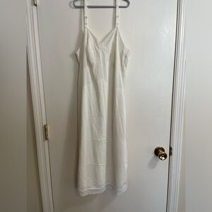 Vintage Nylon Lined slip in ecru, size medium